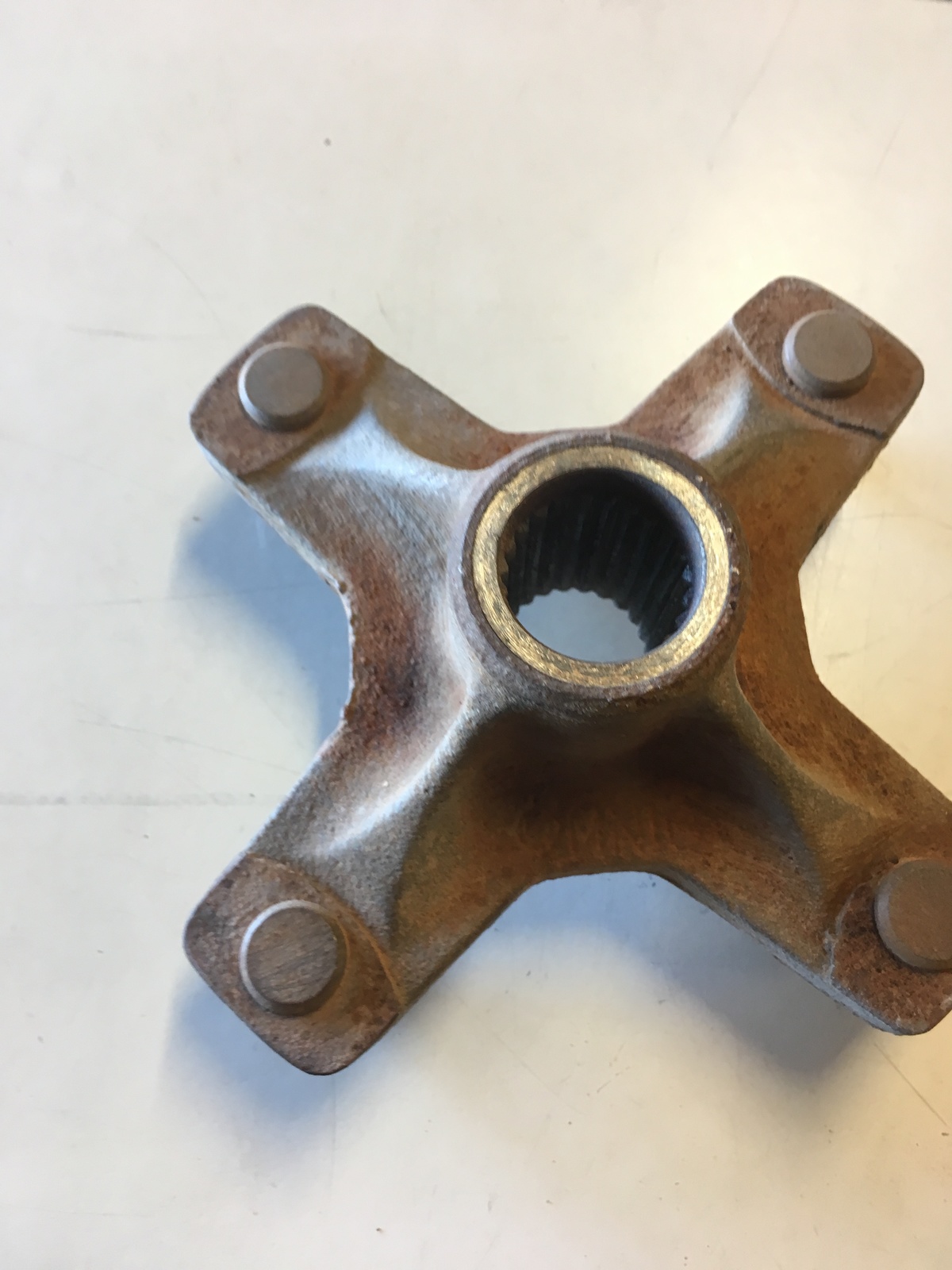 YAMAHA YFM 225 MOTO 4 REAR HUB