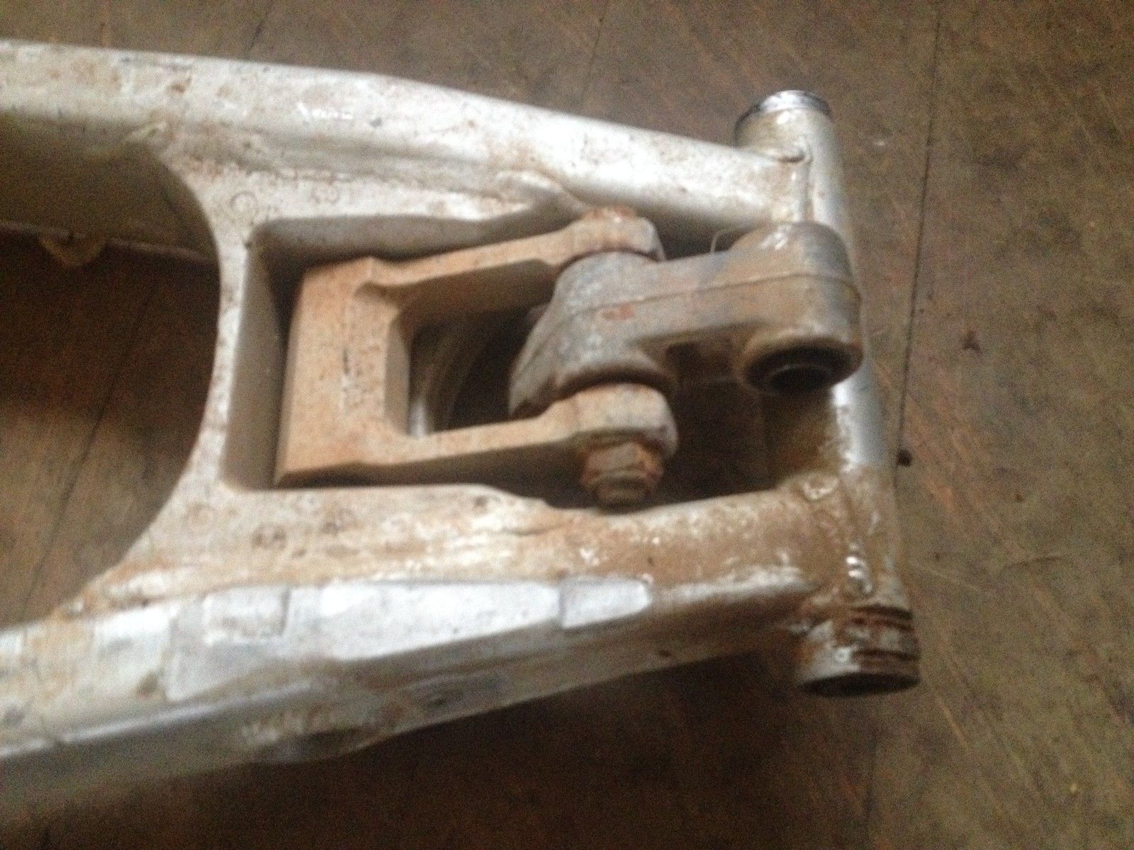 YAMAHA TTR 250 REAR SWING ARM SUSPENSION LINKAGE 1997