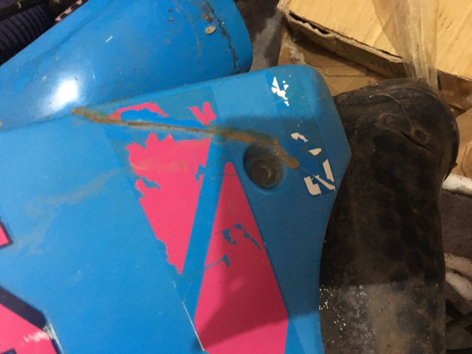 YAMAHA DT 200 RIGHT HAND SIDE RADIATOR SHROUD LIGHT BLUE TANK COVER