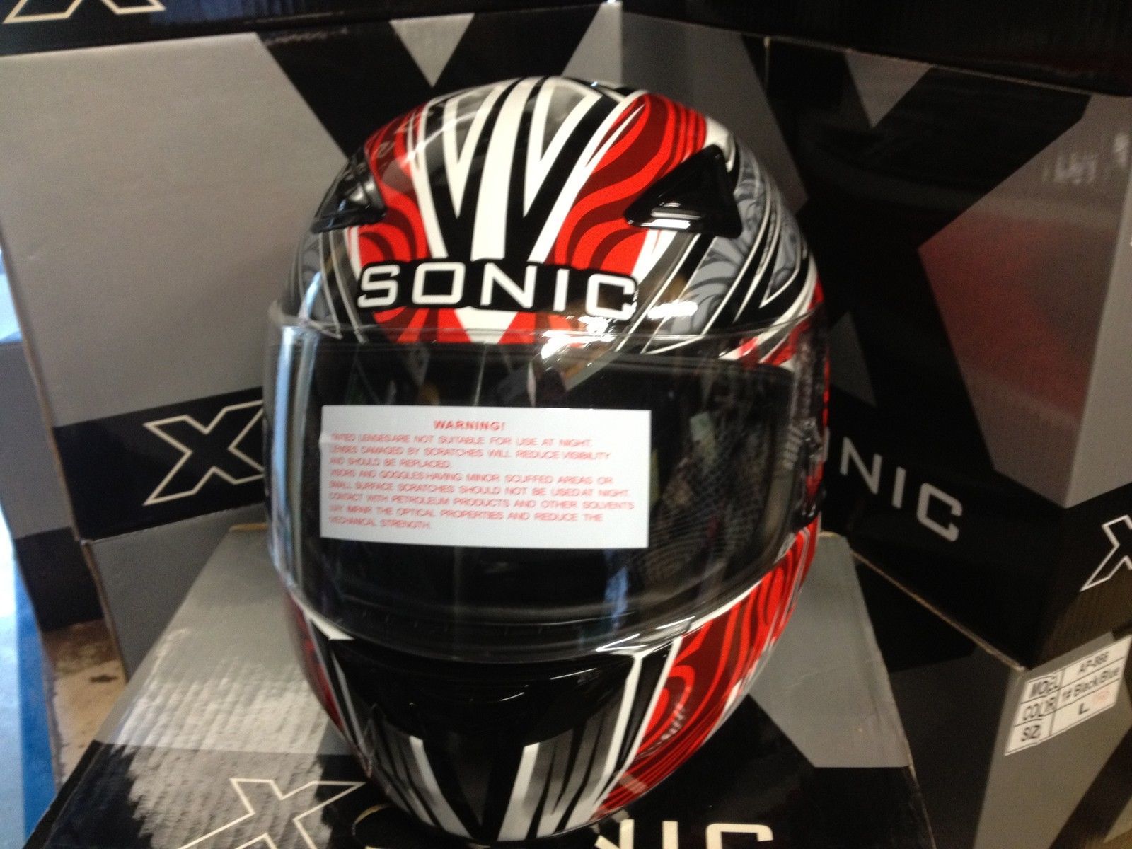 SONIC WHITE RED ROAD BIKE HELMET AUSTRALIA SAFTEY STANDARDS SIZE EXTRA
