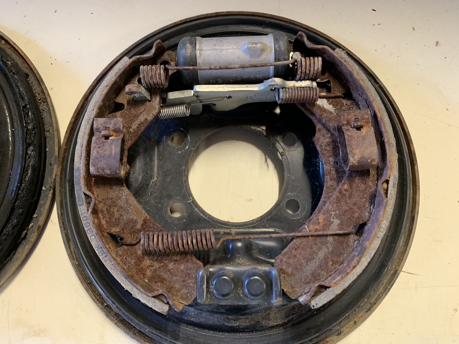 KAWASAKI MULE 610 KAF 400 FRONT BRAKE ASS SHOES SLAVE CYLINDER LEFT AND