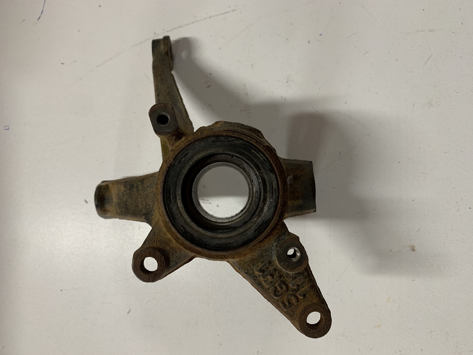 YAMAHA KODIAK 400 FRONT LEFT KNUCKLE ( BEARING HOUSING ) 2000 2002 5GH2350101