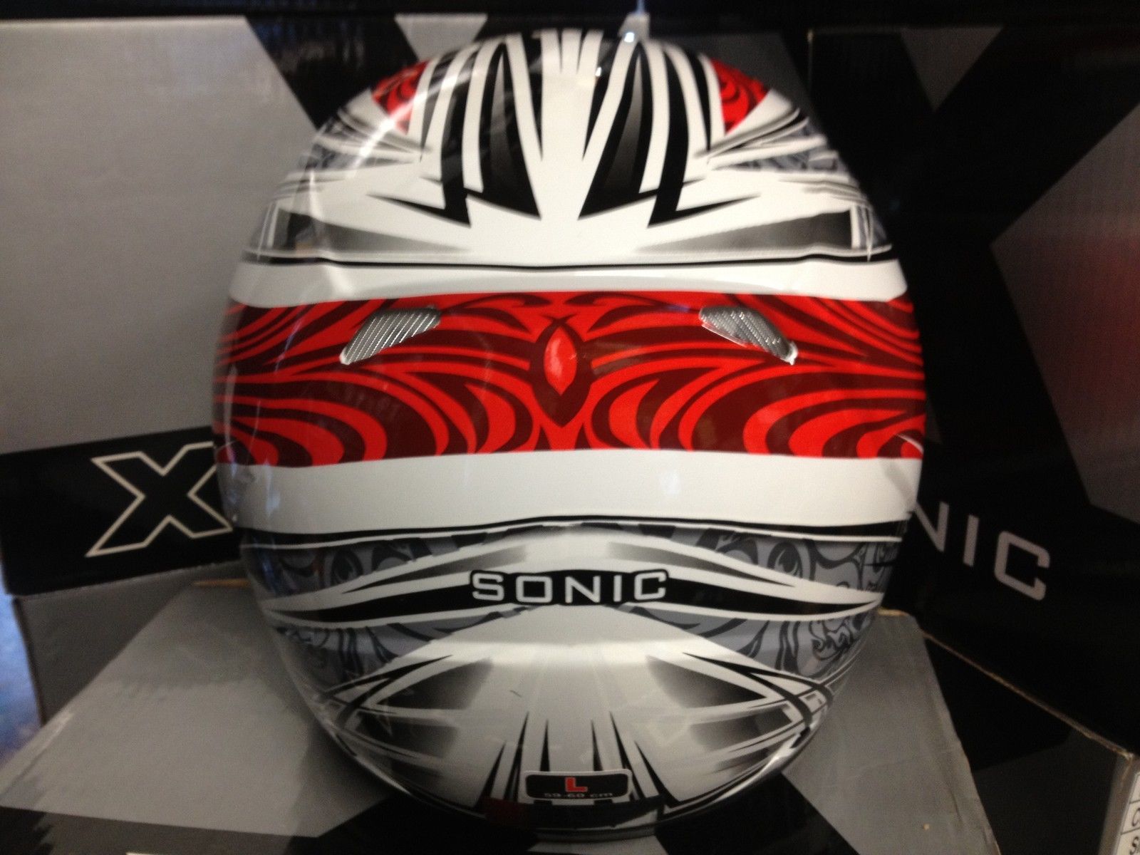 SONIC WHITE RED ROAD BIKE HELMET AUSTRALIA SAFTEY STANDARDS SIZE EXTRA