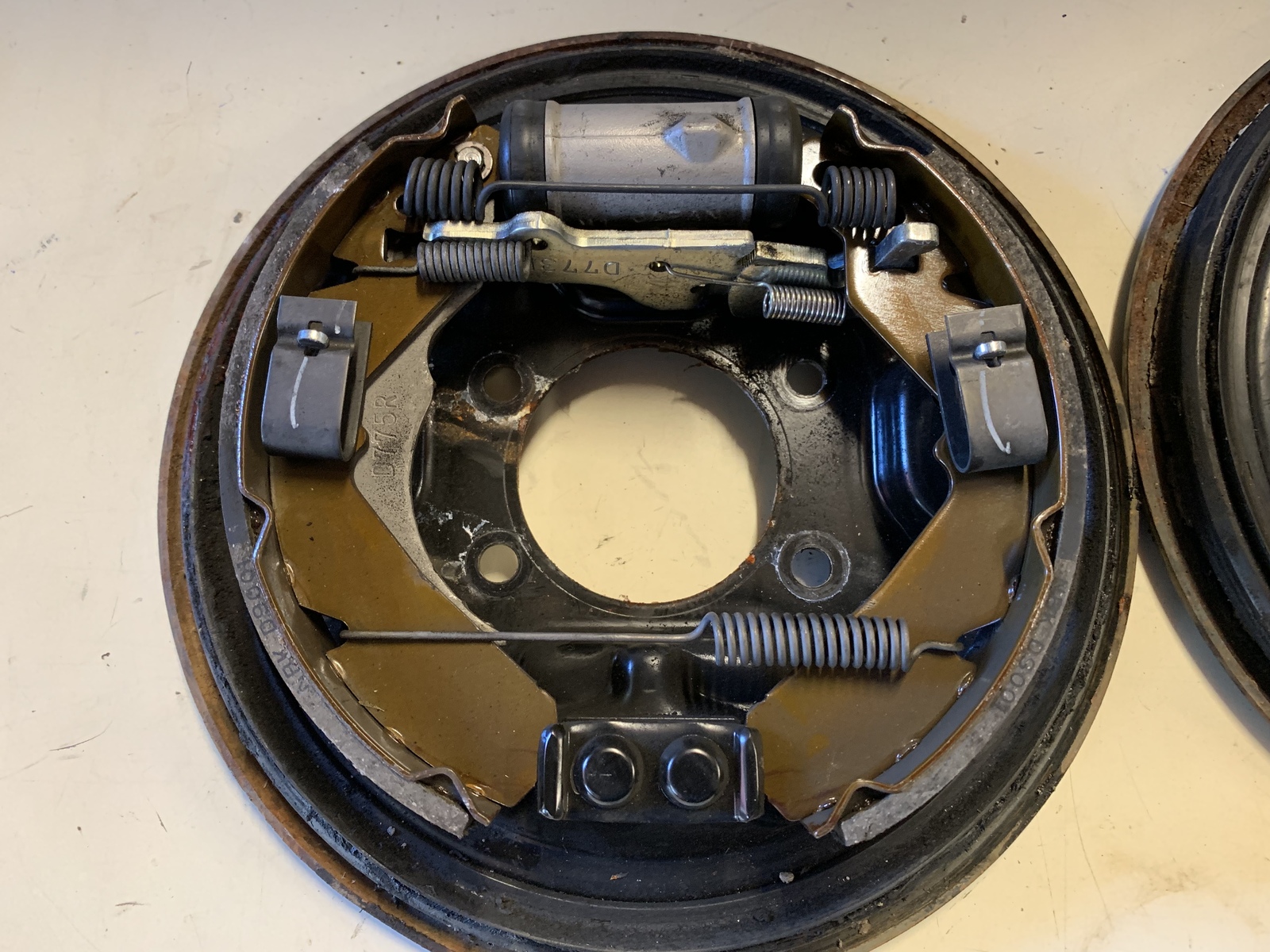 KAWASAKI MULE 610 KAF 400 FRONT BRAKE ASS SHOES SLAVE CYLINDER LEFT AND