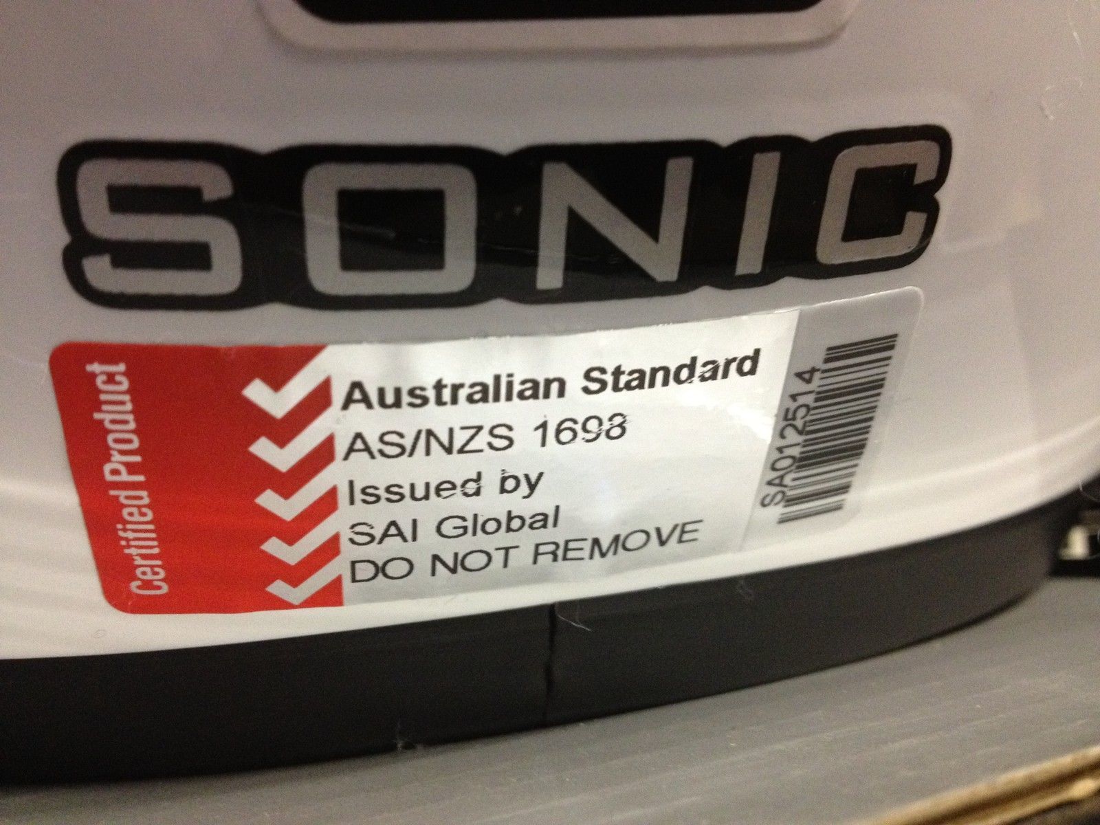 SONIC WHITE ROAD BIKE HELMET , AUSTRALIA SAFTEY STANDARDS STICKER SIZE