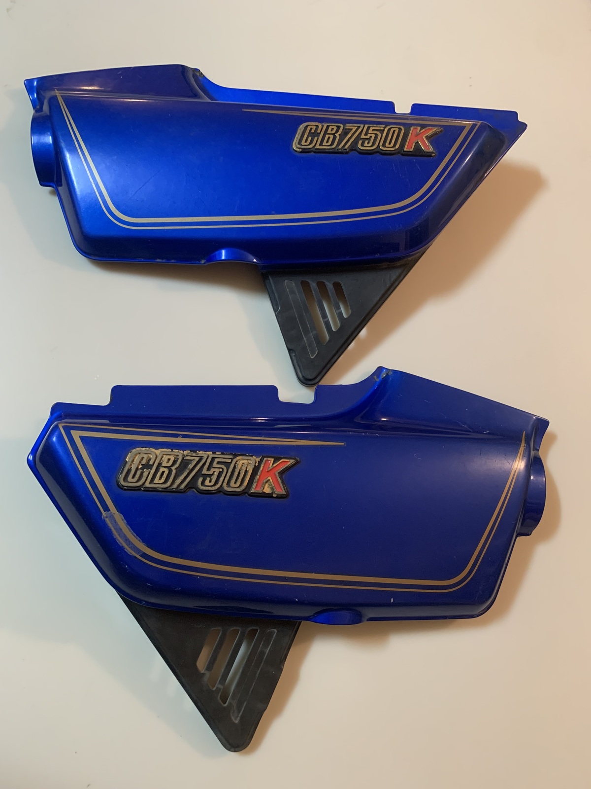 thumbnail image 2 of Honda CB750K 1971-1976 Side Cover Emblem Set With Attachment Clips – New 2 of 3
