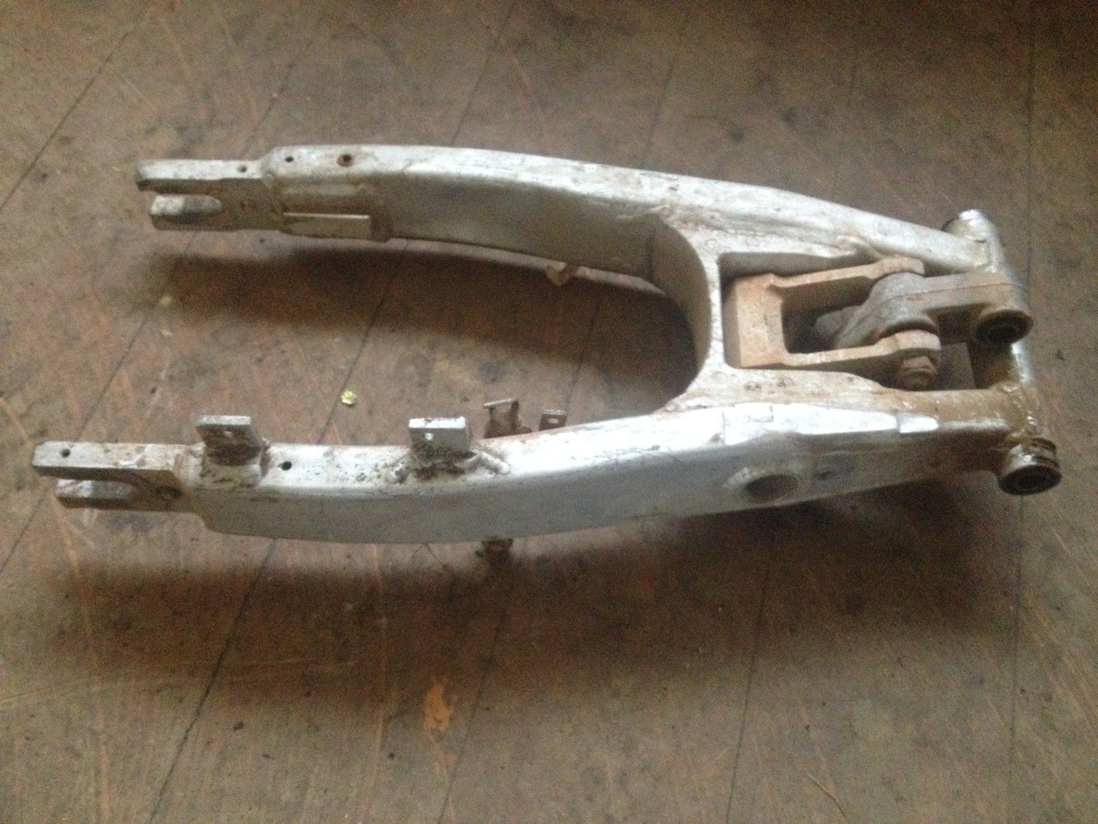 YAMAHA TTR 250 REAR SWING ARM SUSPENSION LINKAGE 1997