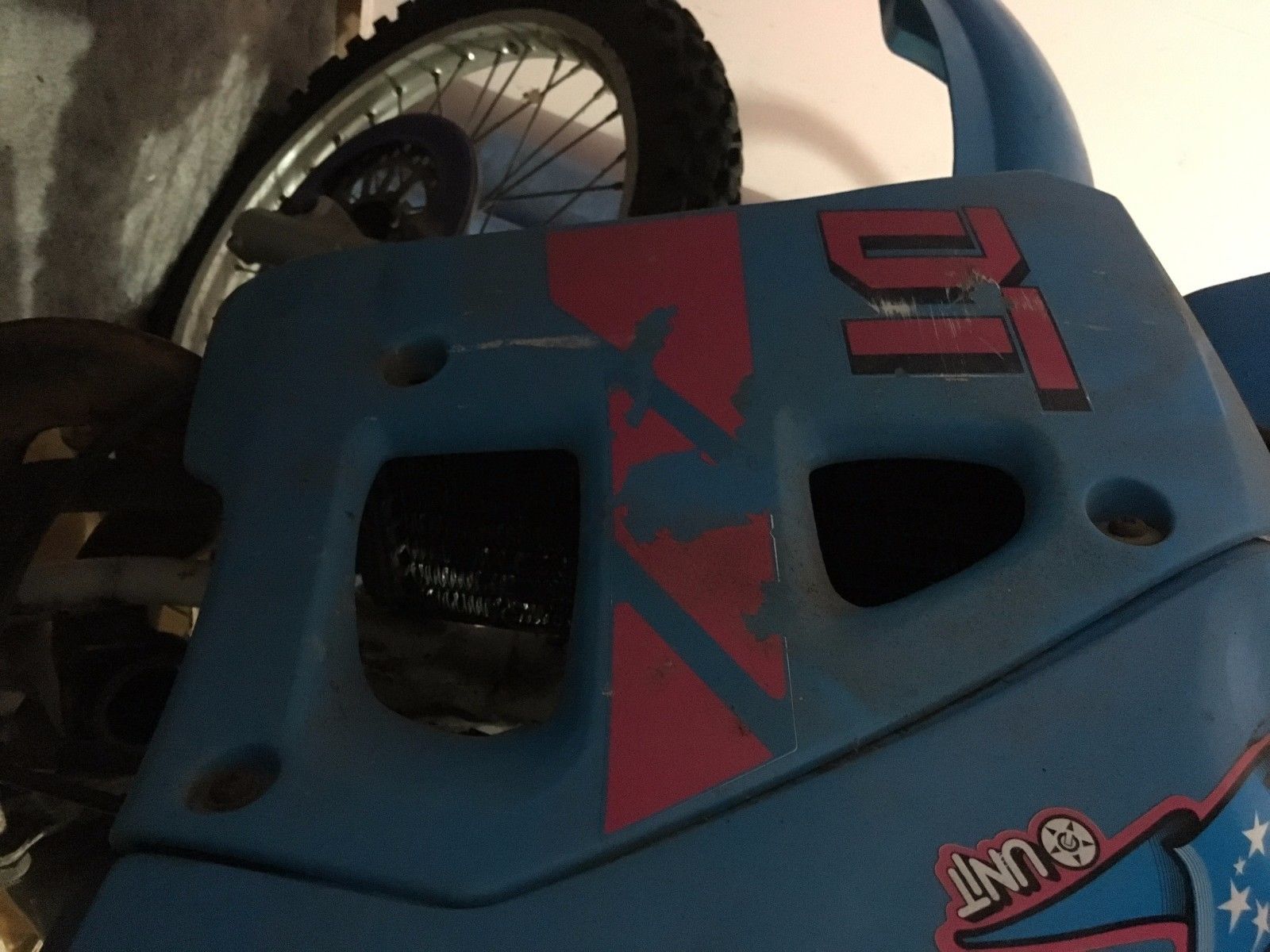 YAMAHA DT 200 LEFTT HAND SIDE RADIATOR SHROUD LIGHT BLUE TANK COVER