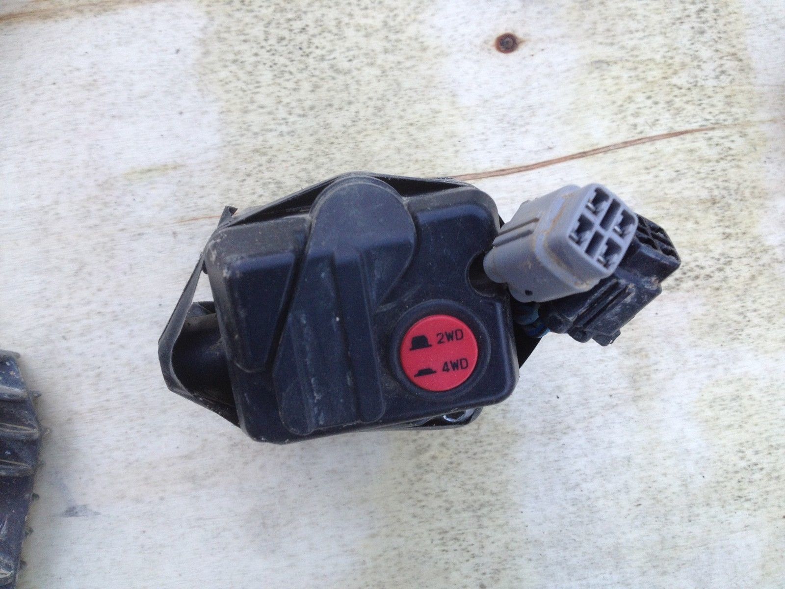Yamaha Rhino 660 >> WRECKING YAMAHA RHINO 660 2x4 4x4 DIFF LOCK SWITCH Yamaha Rhino 660 >> WRECKING YAMAHA RHINO 660 2x4 4x4 DIFF LOCK SWITCH