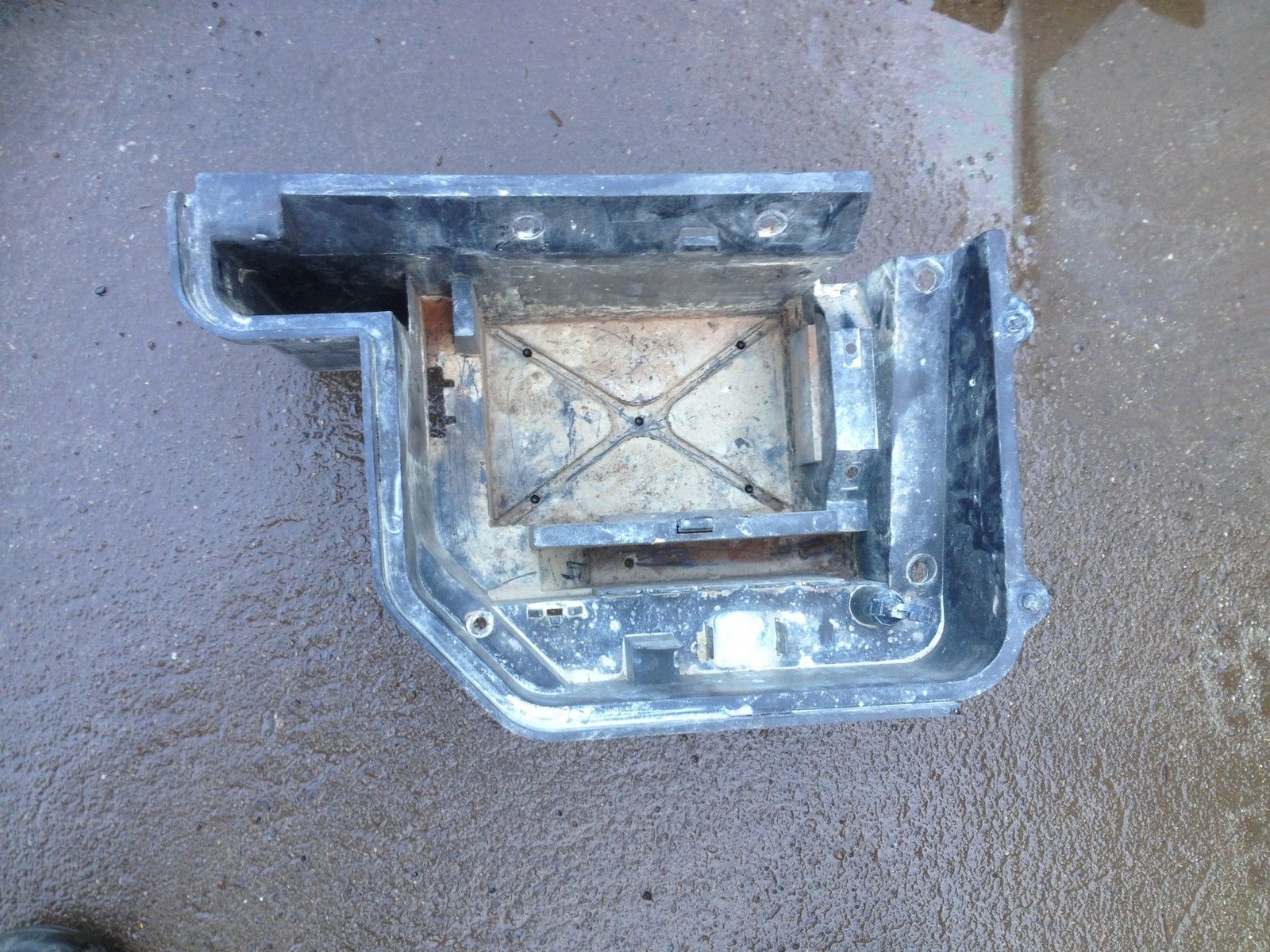 WRECKING YAMAHA RHINO 660 BATTERY BOX