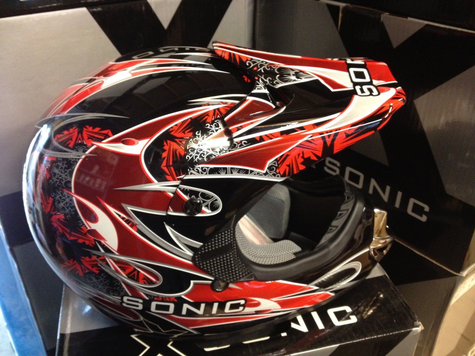 SONIC BLACK RED DIRT MX BIKE HELMET AUSTRALIA SAFTEY STANDARDS SIZE