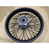 SUZUKI DRZ 400 E GENUINE REAR 18 INCH WHEEL RIM BLACK BEARINGS & SEALS FITTED