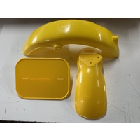 SUZUKI JR 50 FRONT NUMBER PLATE FRONT AND REAR FENDER GUARDS YELLOW 1984 - 1999 SET PLASTICS