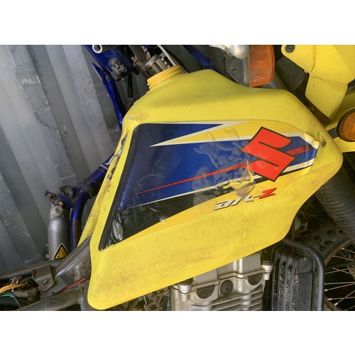 WRECKING SUZUKI DRZ 250  THIS LISTING IS FOR THE USED FUEL TANK ONLY 