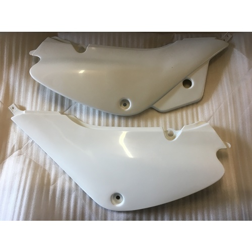 SUZUKI JR 80 WHITE LEFT & RIGHT HAND SIDE PLASTIC COVER  SET PAIR 