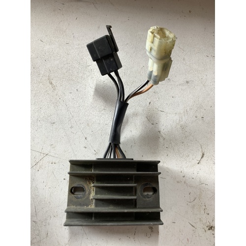 SUZUKI LTF 300 KINGQUAD  VOLTAGE REGULATOR REG REC TWIN PLUG LATE MODEL 