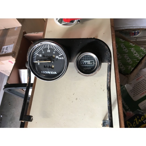 HONDA TRX 300 SPEEDO  SPEEDOMETER BIGRED FOURTRAX HOUR METER  DASH MOUNT BRACKET