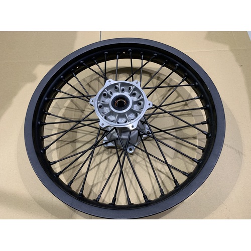SUZUKI DRZ 400 E GENUINE REAR 18 INCH WHEEL RIM BLACK BEARINGS & SEALS FITTED