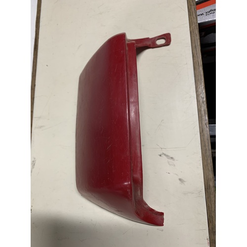 KLF 300 KAWASAKI MAROON TANK COVER PLASTIC BETWEEN SEAT AND FUEL TANK MISSING LUG