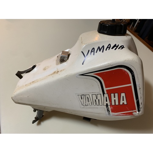 YAMAHA YZ 80 J 1982 FUEL PETROL GAS TANK TAP CAP WHITE PLASTIC 56 H 25 YAZAKI PLASTICS