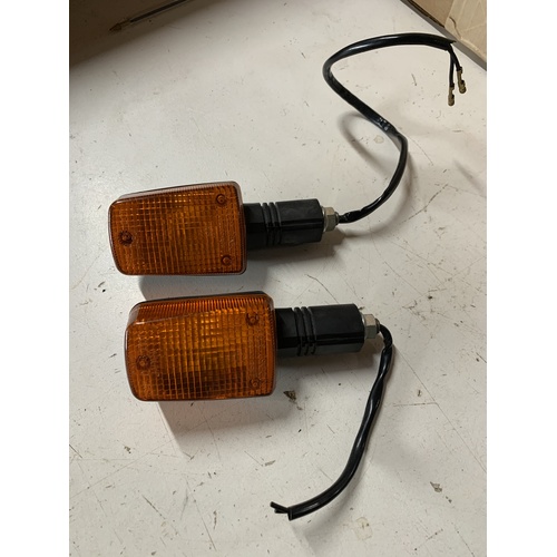 SUZUKI DR 650 250 SE BLINKER WINKER FRONT PAIR LEFT AND RIGHT