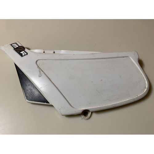 SUZUKI DS 80 LEFT SIDE WHITE PLASTIC NUMBER PLATE