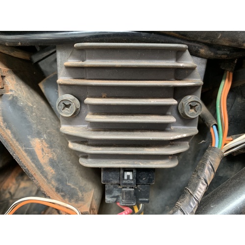 WRECKING  SUZUKI DR 650  THIS LISTING IS FOR THE USED REGULATOR RECTIFIER REC REG