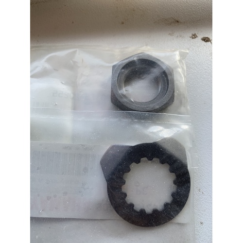 YAMAHA YZ 250 2 ST YZF WRF 400 FRONT SPROCKET NUT & LOCK WASHER
