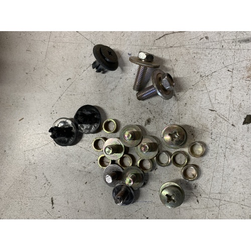 YAMAHA TTR  50 E  PLASTICS SIDE COVERS MOUNTING HARDWEAR SCREWS  2006 - 2026