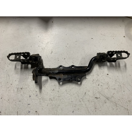 YAMAHA TTR  50 FOOT PEGS LEFT AND RIGHT WITH MOUNT  2006 - 2026