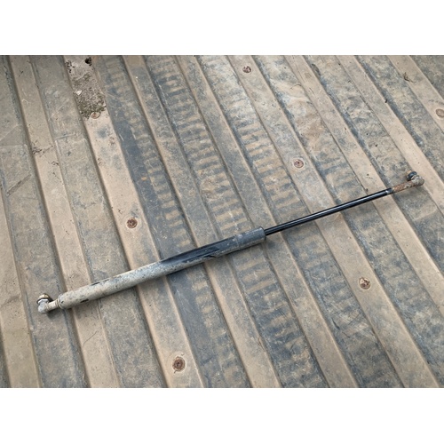 HONDA PIONEER SXS 700 REAR TUB TRAY TIPPER BODY LIFT ASSIST STRUT 