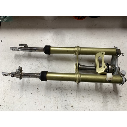 GENUINE YAMAHA TTR  50 E FRONT FORK SUSPENSION  TRIPPLE CLAMP 2006 - 2024