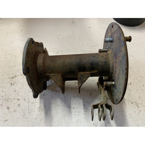 YAMAHA YFM 50 80 100  MOTO 4 RAPTOR BAGER REAR AXLE HOUSING BACKING PLATE BRAKE ARM