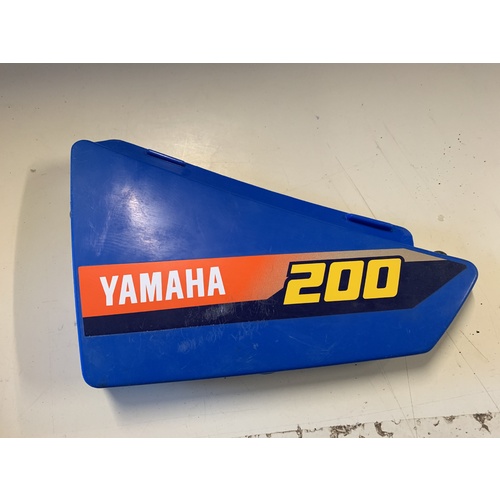 YAMAHA AG 200 BLUE LEFT HAND SIDE PLASTIC COVER