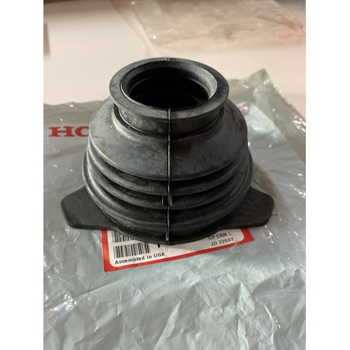HONDA TRX 350 REAR SWING ARM TAIL SHAFT RUBBER BOOT  52101-HN5-670