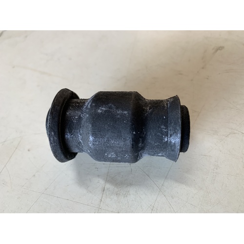 REAR SWING ARM RUBBER BUSH SUITS YAMAHA YFM 350 BRUIN GIZZLY  5ND