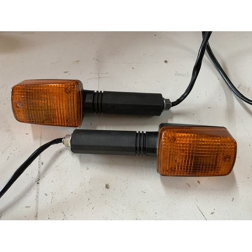 SUZUKI DR 650 250 SE BLINKER WINKER REAR PAIR LEFT AND RIGHT