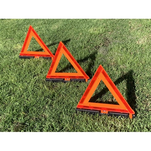 NARVA SAFTEY BUS ROAD SIDE REFLECTIVE TRIANGLE 3 PEICE SET KIT IN STORAGE BOX 84200
