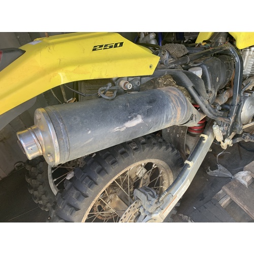WRECKING SUZUKI DRZ 250  THIS LISTING IS FOR THE USED EXHAUST MUFFLER ONLY
