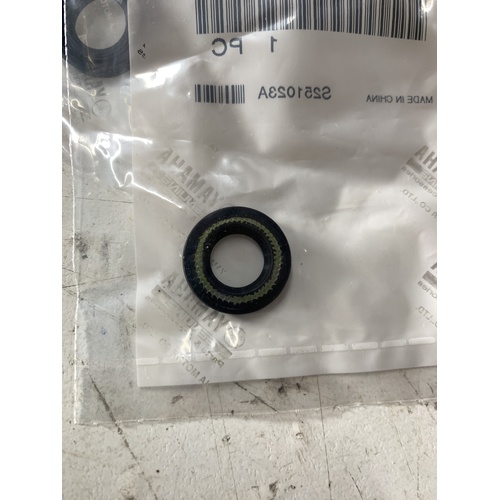 GENUINE YAMAHA GEAR LEVER SHAFT OIL SEAL  DT 100 125 175 200  230 93101-12173