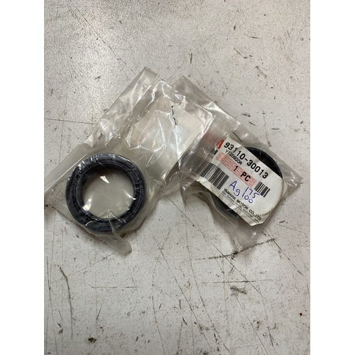 GENUINE YAMAHA AG 100 175 FORK OIL SEAL PAIR  93110-30013