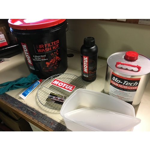 MOTUL AIR FILTER WASH / CLEANER KIT - BUCKET MC CARE