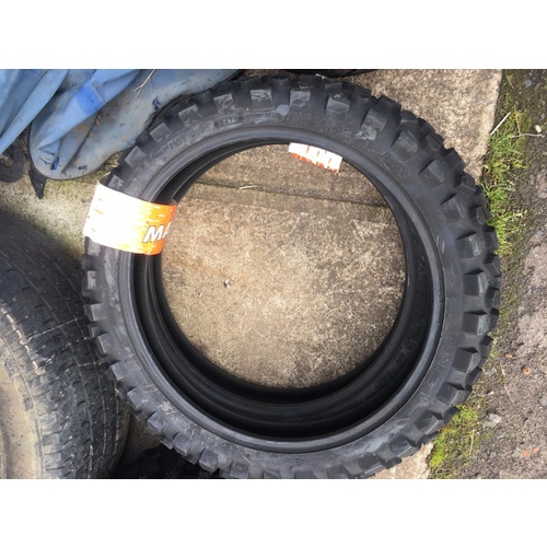 MAXXIS REAR TYRE M6006 120 80 18 ROAD LEGAL DOT  RWC   NOS