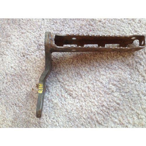 YAMAHA BANSHEE WRECKING   YFZ 350  RIGHT HAND STOCK FOOT PEG  STEEL