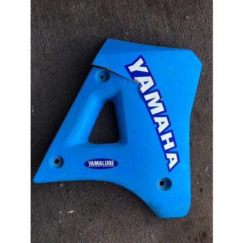 YAMAHA DT 200  - RIGHT HAND BLUE SIDE PLASTIC TANK / RADIATOR SHROUD  DT 200R