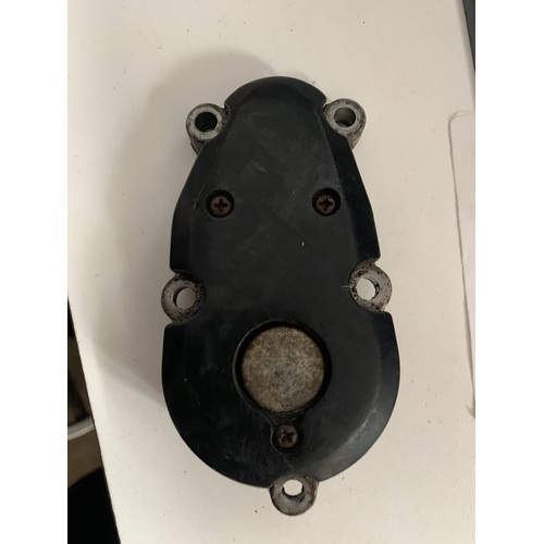 HONDA TRX 300 STARTER MOTOR IDLE GEAR COVER 