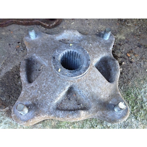 POLARIS 325 425 500 MAGNUM REAR WHEEL HUB SUITS 12 INCH RIMS