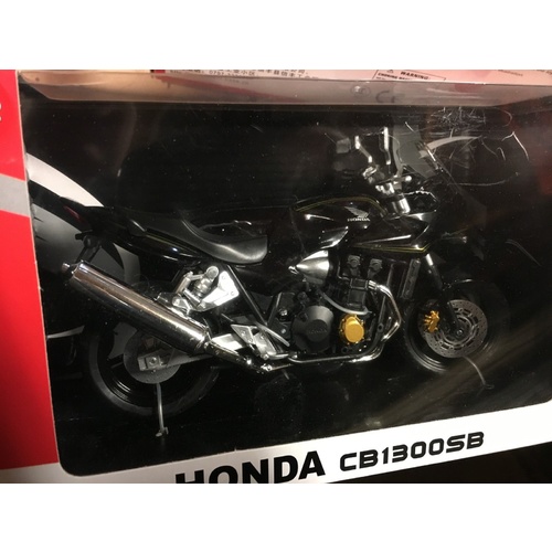 HONDA CB 1300 SB BLACK  TOY MODEL  DIECAST  1:12 SCALE 