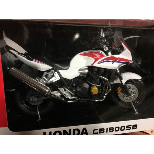HONDA CB 1300 SB WHITE  TOY MODEL  DIECAST  1:12 SCALE 