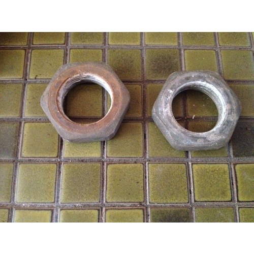 YAMAHA BANSHEE YFZ 350 REAR AXEL NUTS